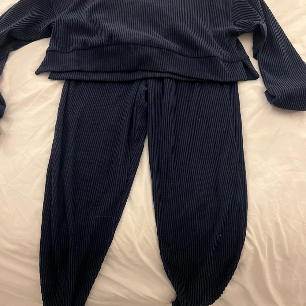 ALO Navy Ribbed Lounge Set